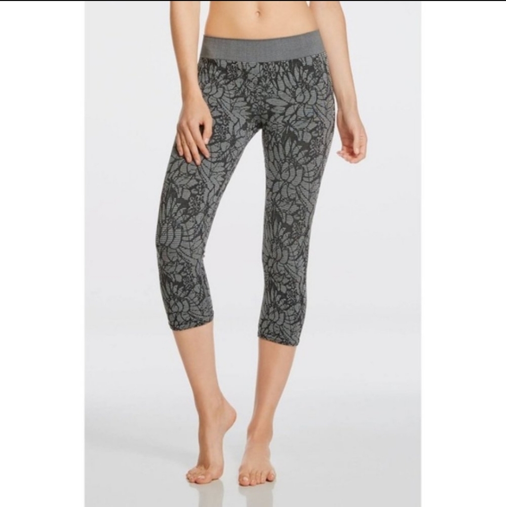 Fabletics Sebastien seamless crop leggings tights floral size small gray black